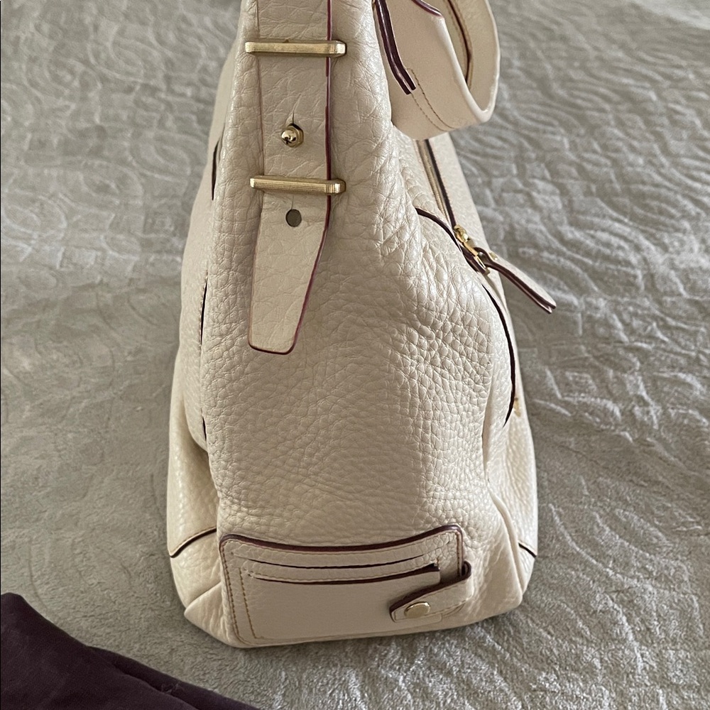 Etienne Aigner Cream Pebbled Leather Bag with Gold Hardware and Linen Lining - Picture 4 of 16